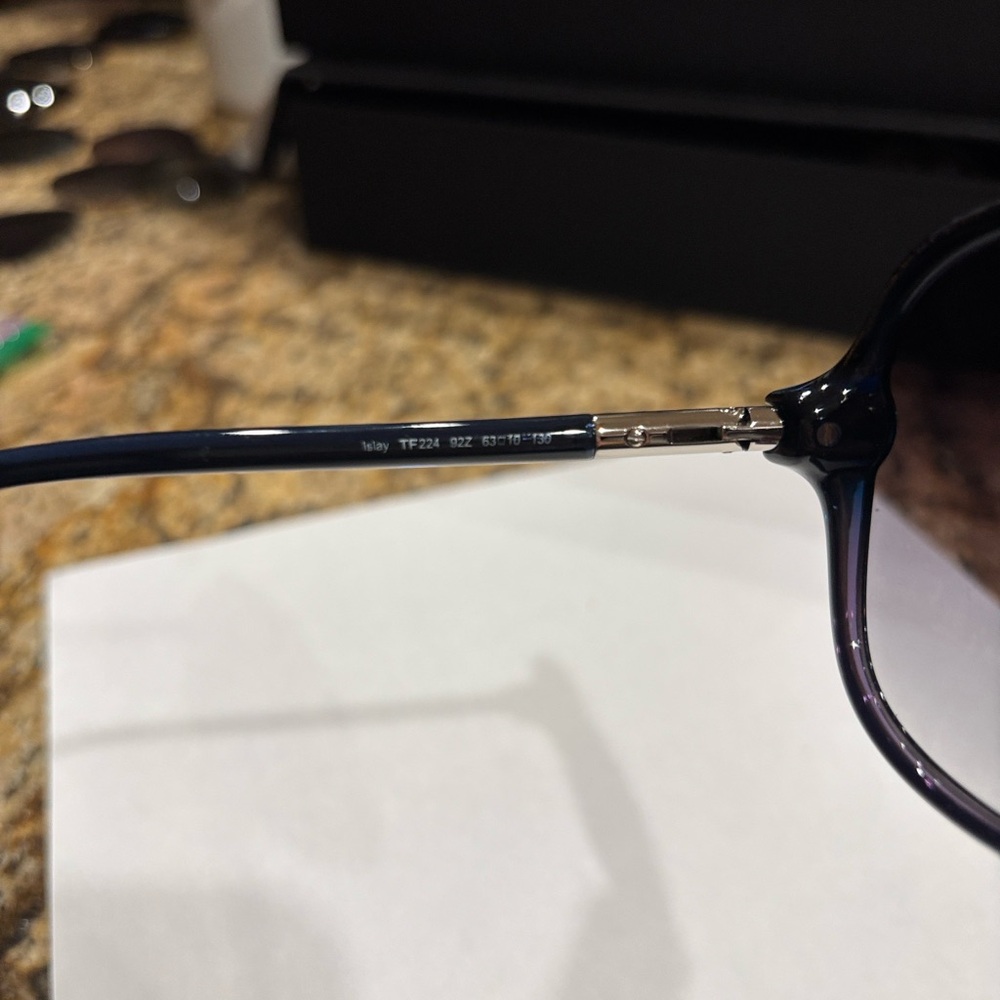 Tom Ford ISLAY blue violet resin sunglasses. Gradient lenses. Brand new. - Picture 5 of 5